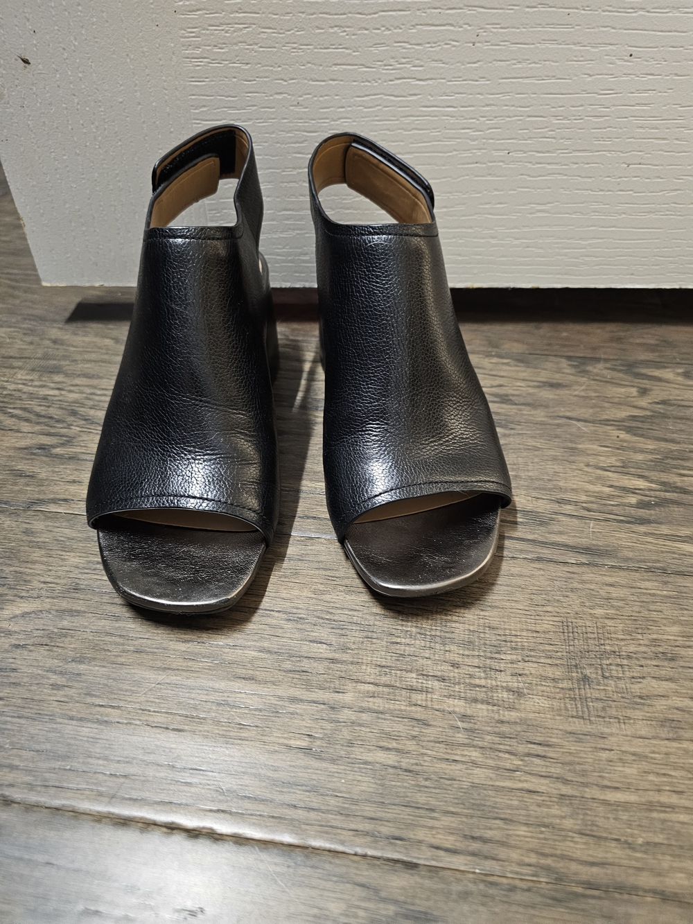Vionic Black Open-Toe Slingback Heels